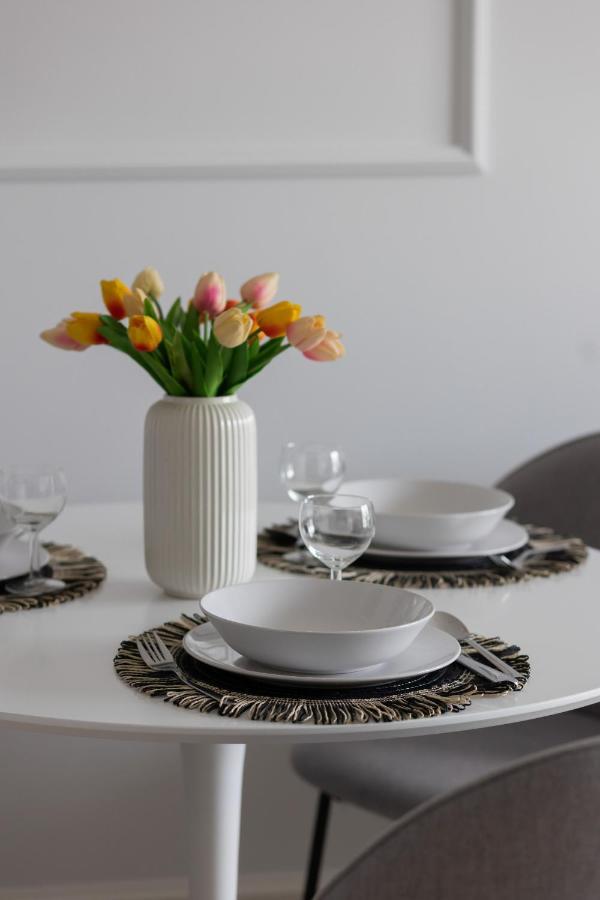 Stylish Apartment Kolejowa & Parking & Balcony By Noclegi Renters 바르샤바 외부 사진